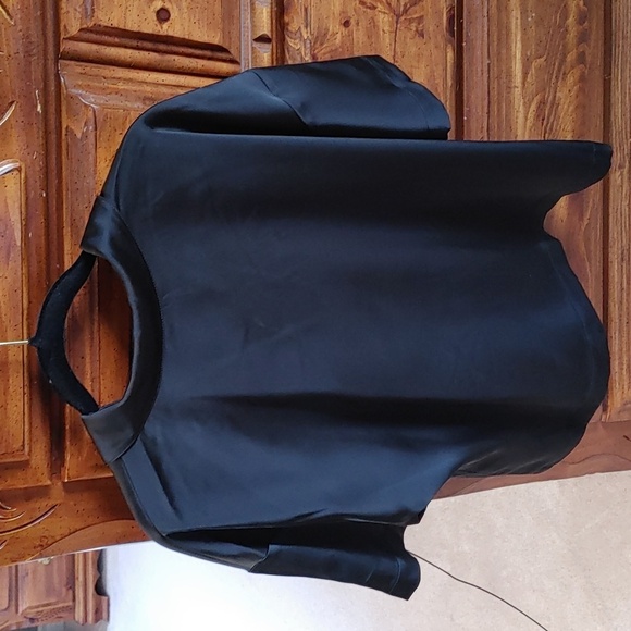 NWT WOMEN'S BLACK SHORT SLEEVE SATIN BUTTON DOWN BLOUSE SIZE MEDIUM - Picture 3 of 10